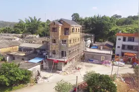 广东梅州农村三兄弟加建三层连体别墅，宅基地面宽小还能这么建！视频封面