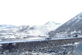 穿越艰险！汽车兵为边防部队运送物资图片