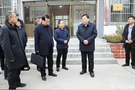 雷鸣督查调研村和社区“两委”换届工作图片