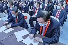 创新创业名单竟无任正非？看到任正非和钟南山坐在一起，都明白了图片