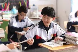 最后一排的学生，上课时“最喜欢”做的5件事，5件全中是学渣图片