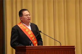 弘扬企业家精神 扶贫步伐不停歇——全国优秀企业家李枝官图片