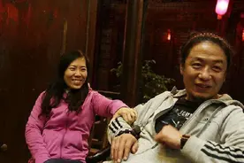 5年前因10个字放弃教育行业的中学女教师顾少强，后来怎样？图片