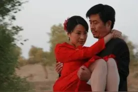 女人和“小鲜肉”在一起，图什么？三位女人说了真心话图片