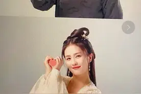 有毒！怎么也想不到会撞脸的明星，男女人畜共用一张脸，笑成猪叫图片