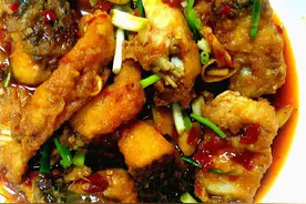冬天滋补吃鱼，就用“万能炖鱼法”，不管什么鱼，都鲜香没腥味图片