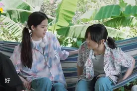 睡吊床都要脱鞋，为何张子枫不脱？看到欧阳娜娜，好像明白了点啥图片
