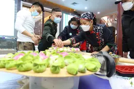 农历二十八，“柳妈妈”端出千余只五彩福饺送给“最可爱的人”图片