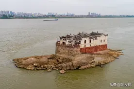 万里长江中的观音阁，漂浮七百余年仍固若金汤，两座城市由它分隔图片