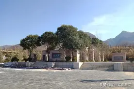 李大钊撰铭华县杨家陵——杨松轩逝世先后有五六万人参加悼念活动图片