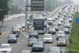 吹着空调也能打卡北京三环，这趟公交车很给力图片