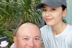 刘涛被曝将离婚，晒给老公剃头照辟谣，小2岁王珂发福圆润似卤蛋图片