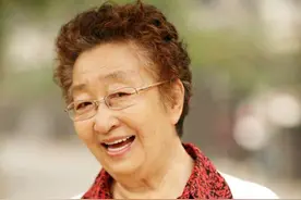 彭玉：30岁出道，照顾瘫痪丈夫8年不接戏，67岁二婚嫁自己姐夫图片