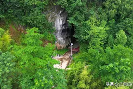 实拍贵州：大山发现一座巨大山洞，村民集资24万建成篮球场图片