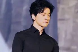 1984年，李健遇到5岁的孟小蓓，心跳加速：长大我要娶她做老婆图片