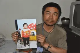 《失孤》原型郭刚堂寻回儿子的背后，仍有许多“郭刚堂”待拯救图片