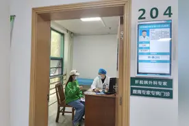 肚子疼该看什么科？武汉市中心医院开设“腹痛门诊”图片