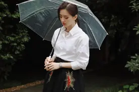 小姐姐带火了一种新穿法：叫“上身现代，下身古代”，时髦又高级图片