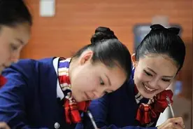 女面试官：1块豆腐2刀可切出8块吗？杭州高中生说16块，心服口服图片