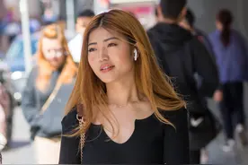「国外街拍」第31期，墨尔本唐人街，和华裔美女聊天图片