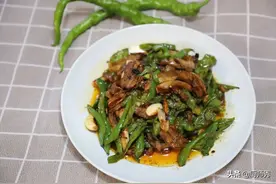 辣椒炒肉是先炒辣椒还是先炒肉？鹏厨教你家常做法，天天吃也不腻图片
