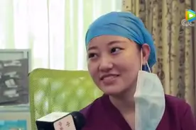 摘下口罩的“晒伤护士”，你笑起来真好看图片
