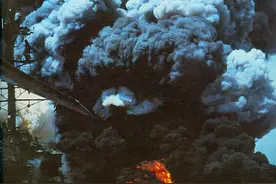 1967年，美航母在南海爆炸，21架飞机被毁134人丧命，何人所为？图片