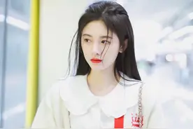 鞠婧祎的日常穿搭甜美可爱，少女气息十足，真的太好看了图片