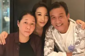 梁家辉一家人太有爱，63岁生日获双胞胎女儿庆祝，姐妹俩有气质图片