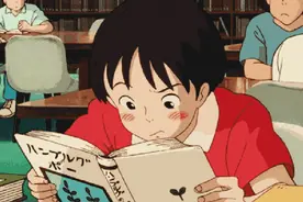 高三男孩在医院写作业：孩子，你坚持的每一步，都不会被辜负图片