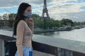 Jennie社交平台发布透视装照片，网友直呼：身材好棒图片