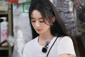 没想到赵丽颖这么接地气，她最近戴的耳环，我也买得起图片