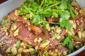 “硬菜”有多硬，花生拌牛肉够不够硬，不够铁的关系不上这个菜视频封面