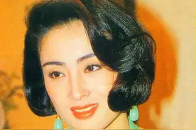 张敏：向华胜为她离婚，梁家辉害她亏损上千万，51岁依旧单身图片