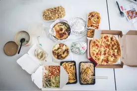 当代“干饭人”：漂在北上广，每月花4000元点外卖图片