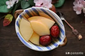 夏天要多吃苹果，教你1个简单做法，每周煮2回，营养美味又饱腹图片