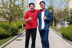 神仙缘分！山东一对“学霸”同桌，都考679分，还双双被北大录取图片