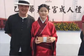 孙楠时隔两年正式辟谣，称女儿没上过女德学院，如今已上大学图片
