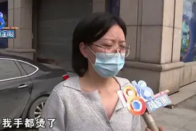 母婴店里泡药浴，男婴重要部位被二度烫伤，当事店员直接浇热水？图片