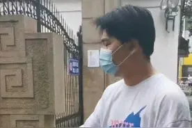 高考因“找手机”迟到，想进考场被拒英语给零分，规则该打破吗？图片
