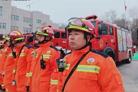 乌鲁木齐一消防员获“中国消防忠诚卫士”称号图片