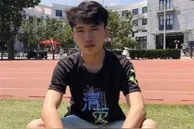 男孩674分考上清华，采访中痛哭，父亲日挑200担沙供他念书图片