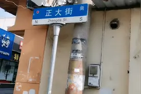 上海崇明：一条少有人知的老街，与民居融为一体的贞节牌坊图片