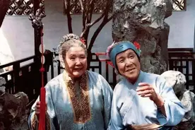 人到中年才懂：跟刘姥姥学做人，跟贾母学做事图片