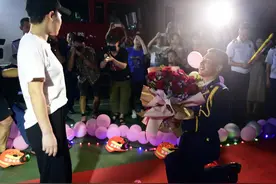 甜蜜！“湖北回来，我就向你求婚” 海南消防员王道帅向护士女友求婚了！图片