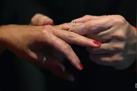 法国20万女性被逼婚，政府立法严查！父母：包办婚姻是为孩子好图片