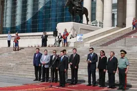 曾是中国领土，现有20万军队，女多男少，个个魁梧丰满！图片