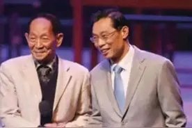 钟南山为袁隆平颁奖，这对“衣食无忧”组合，才是最亮眼的星！图片