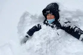 辽宁鞍山特大暴雪图片