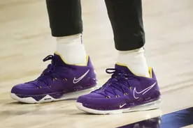 NBA球员上脚：詹姆斯穿利物浦球衣，莫兰特的欧文4代很骚图片